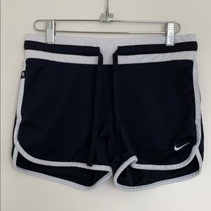 Nike Shorts 🍑 🖤🤍